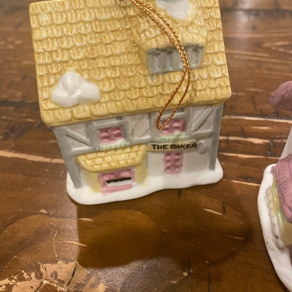 SET of Three Vintage Readers Digest Ceramic Bell Ornaments circa 1991 - Picture 6 of 13